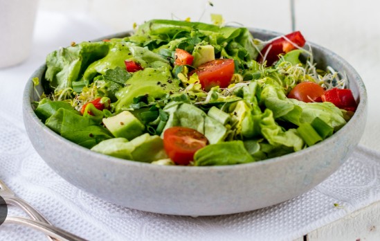Peut être mélangé avec quelques crevettes cuites et de la salade en feuille pour un repas