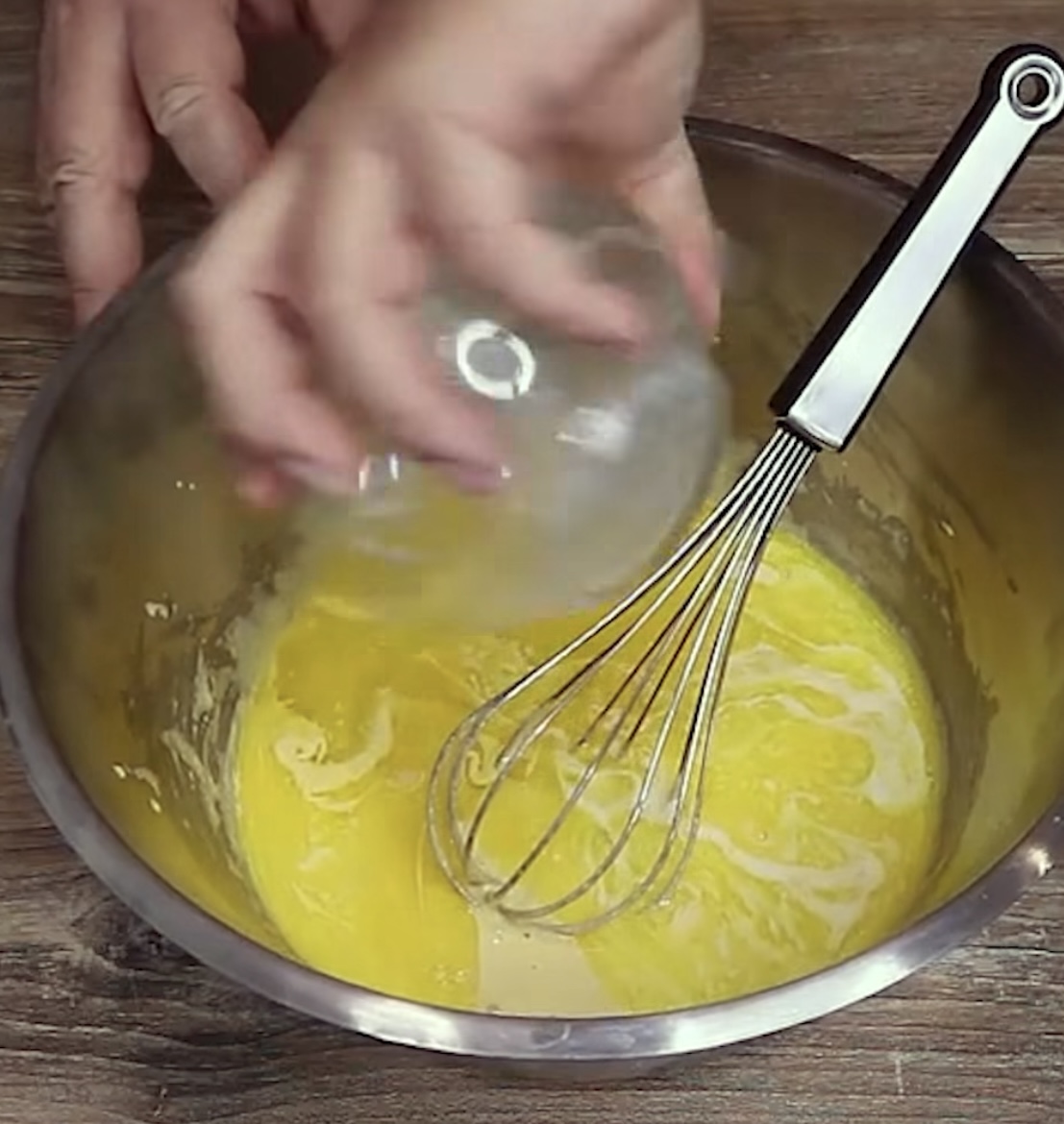 Fouetter le beurre fondu