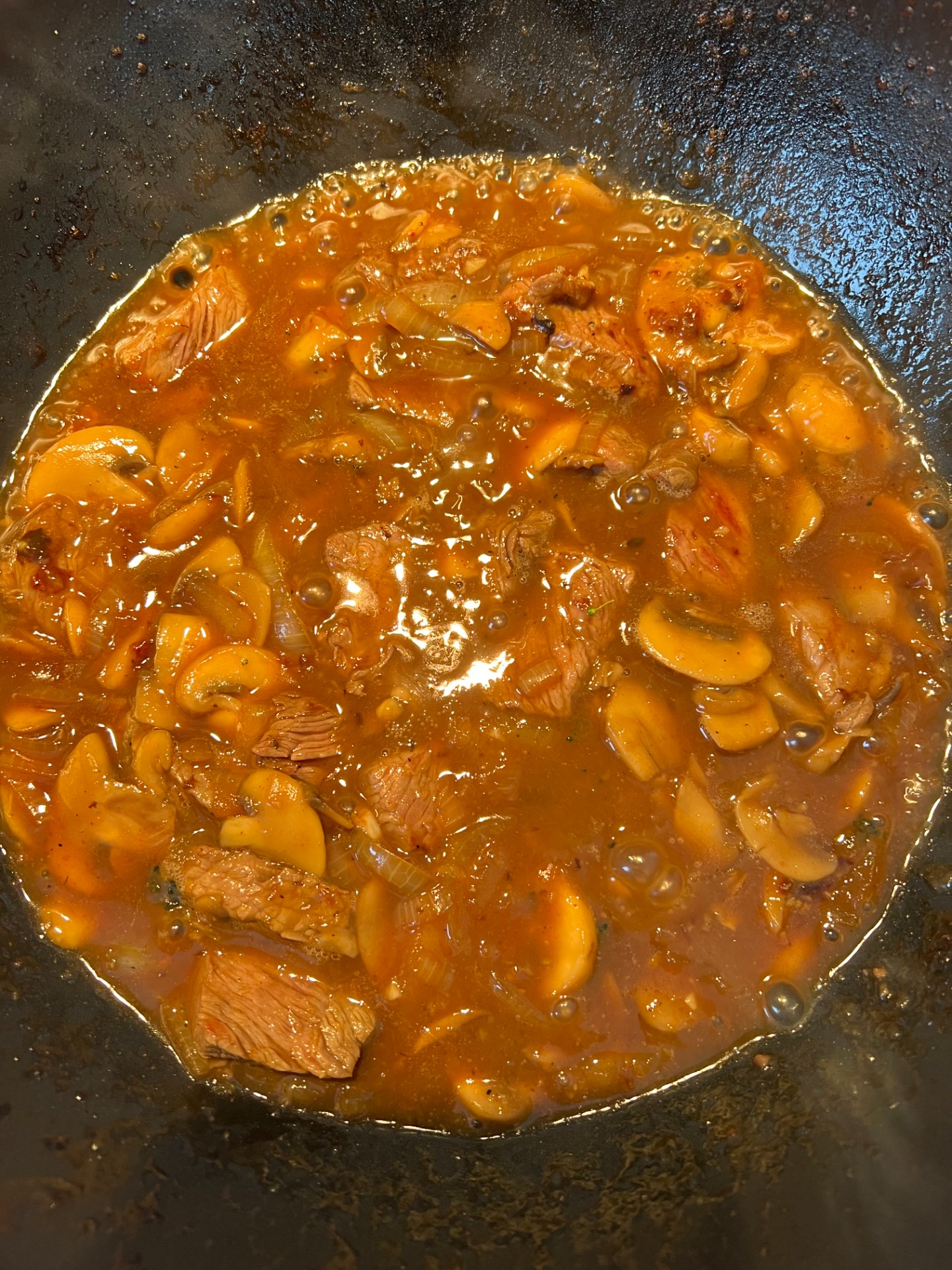 Étape 4 : Viandes et légumes en phase de mijotage