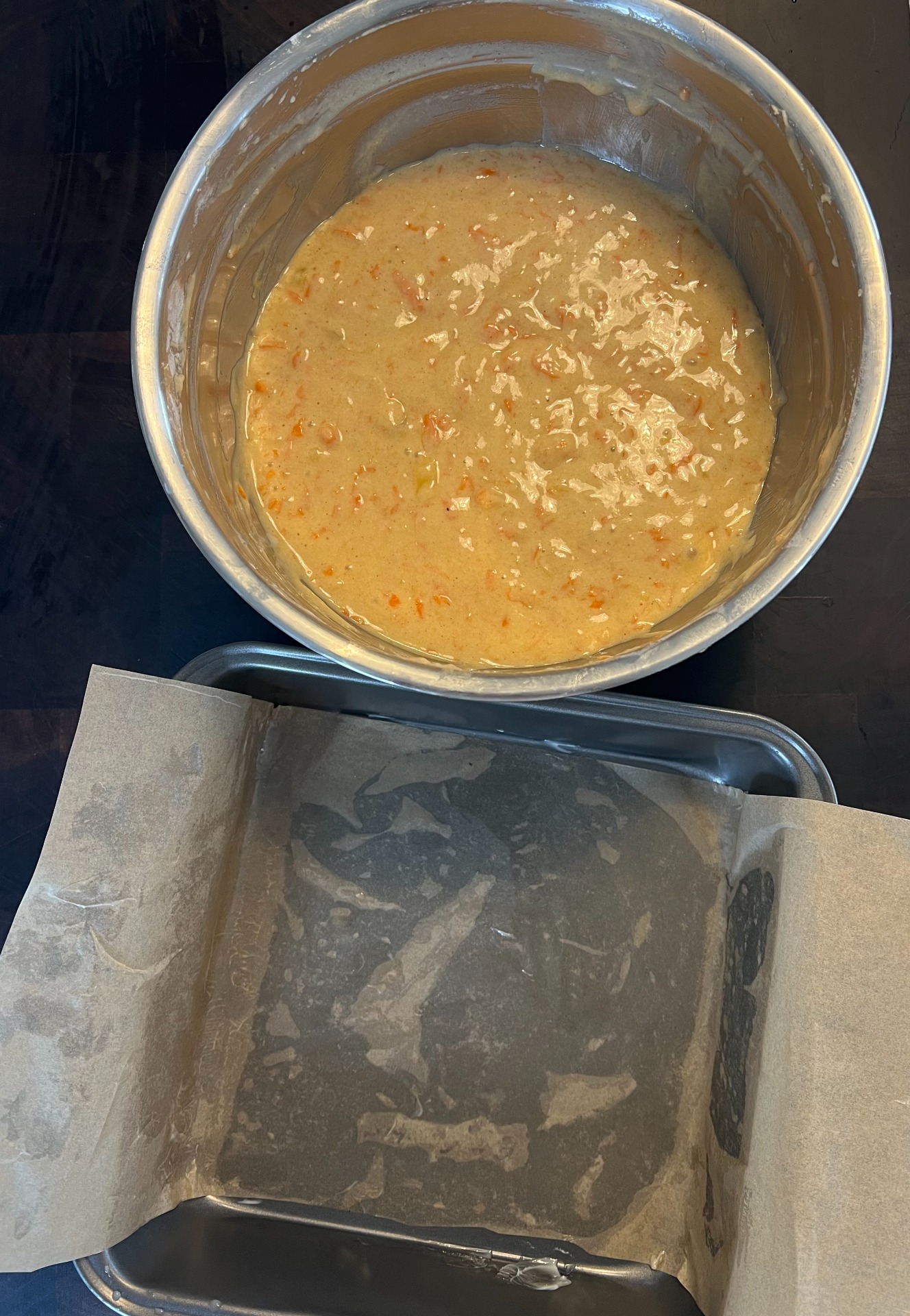Préparation et moule carré de 8 po chez Dollarama à $3,50
