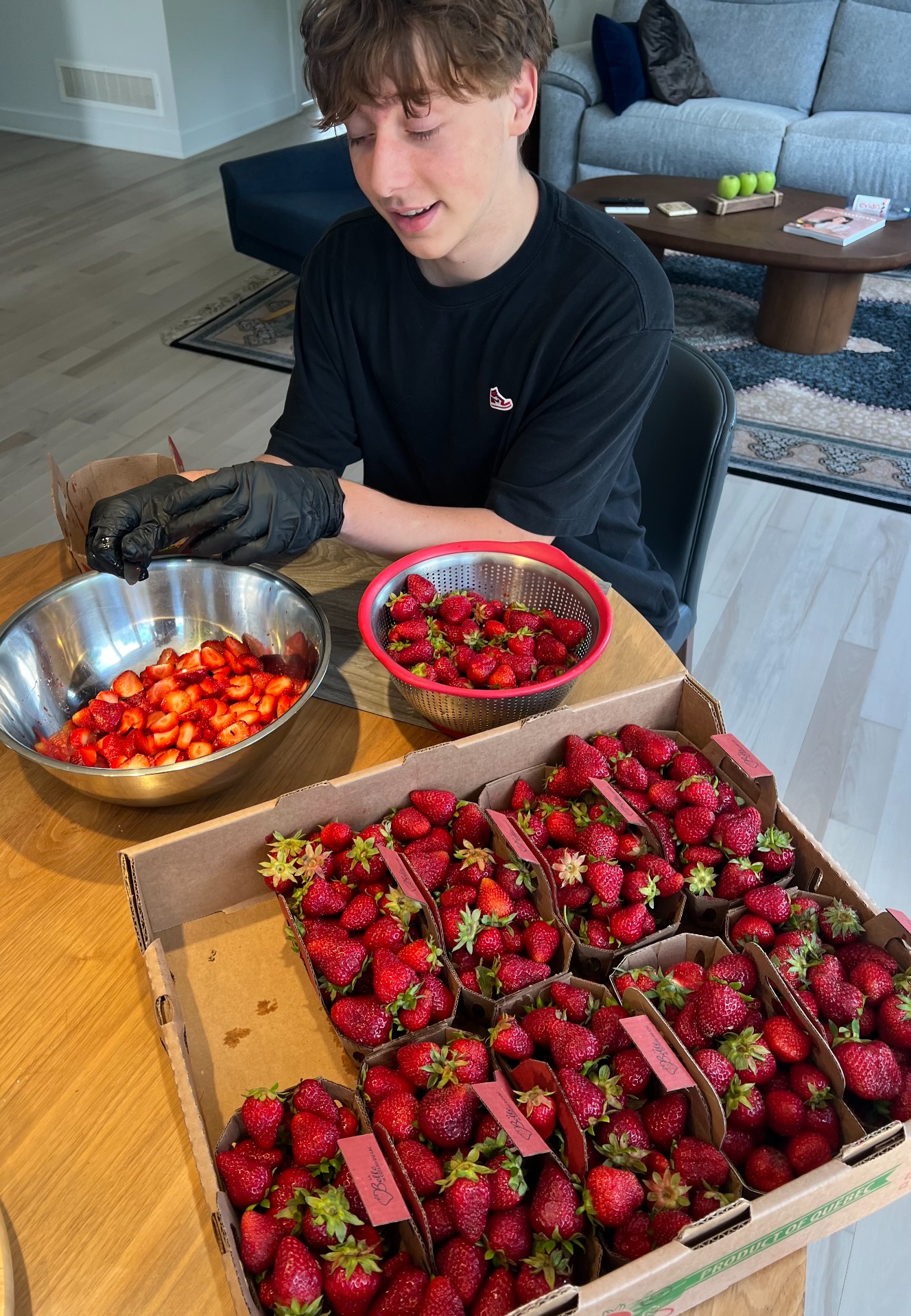 Toute une job équeuter un crête de fraises